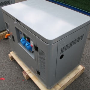 Бензогенератор AMPEROS LT 10000S в кожухе